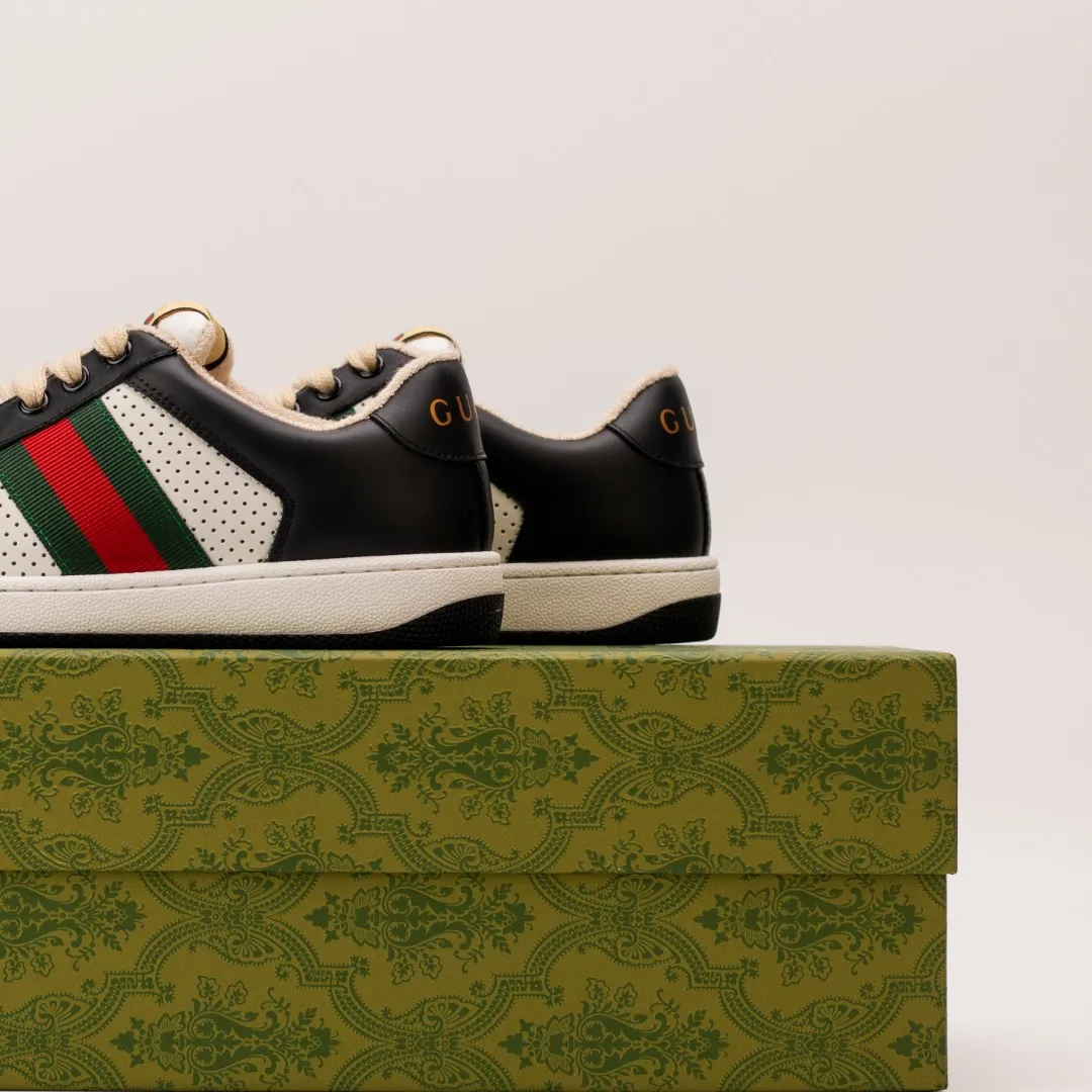 Factory price 580 [Higher version] GUCCI casual sports distressed small dirty shoes, polished cowhide fabric, hand-made distressed effect!  Original terry cloth, delicate, soft, comfortable and breathable. Privately molded steel-stamped two-color original TPU outsole (lower layer is wider, upper layer is narrower) to differentiate the wrong version of the outsole in the market. Fabric, material, outsole, detail comparison SIZE: 34-41, 38-45 regular size (women's 34, 41, men's 38, 45 customized, non-returnable and non-exchangeable) (women's colors and men's models need to be customized)